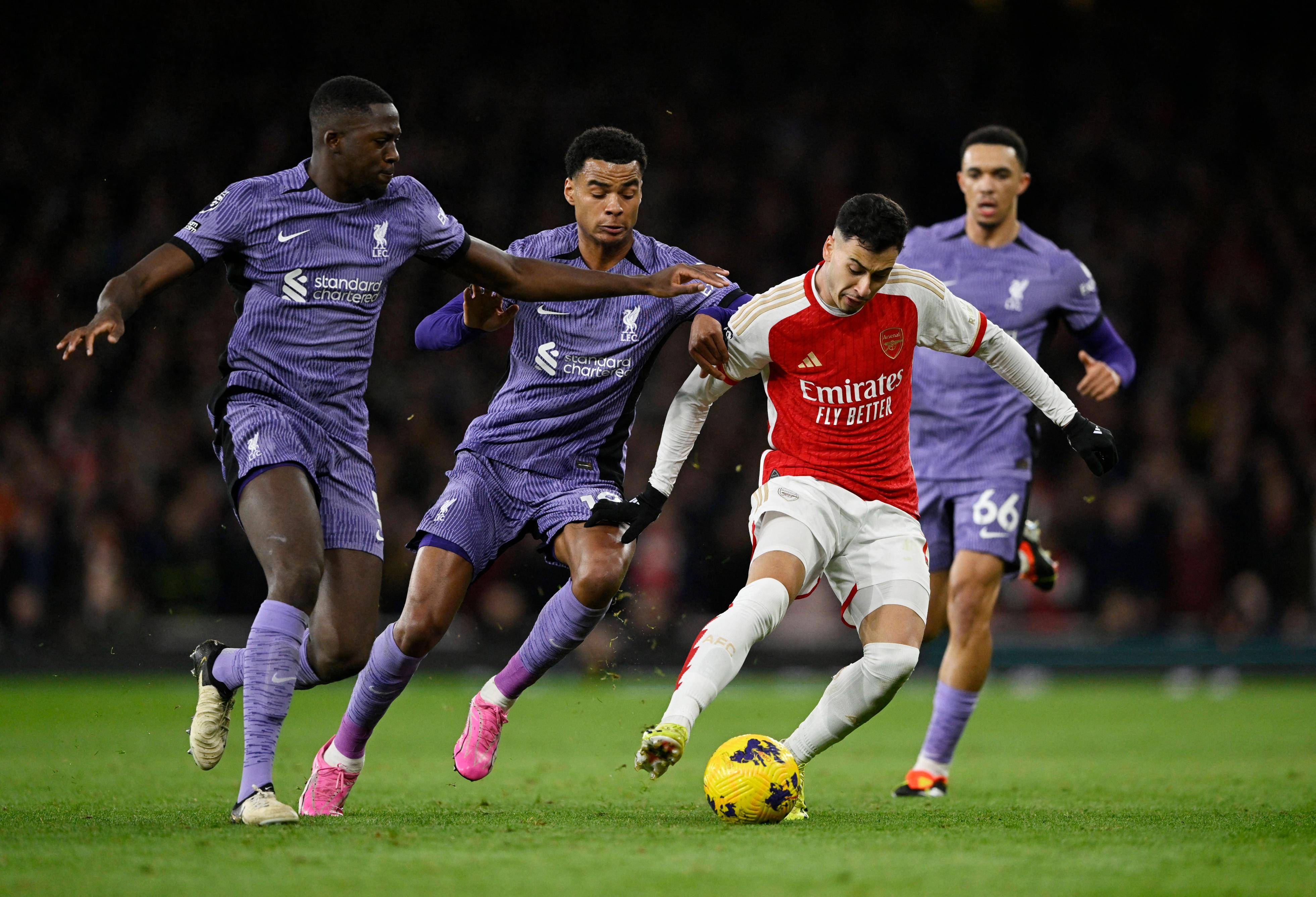 开云体育入口-转折点！阿森纳防线松动，欧联转会期攻防权衡，底气十足，赛程密集仍需轮换的简单介绍