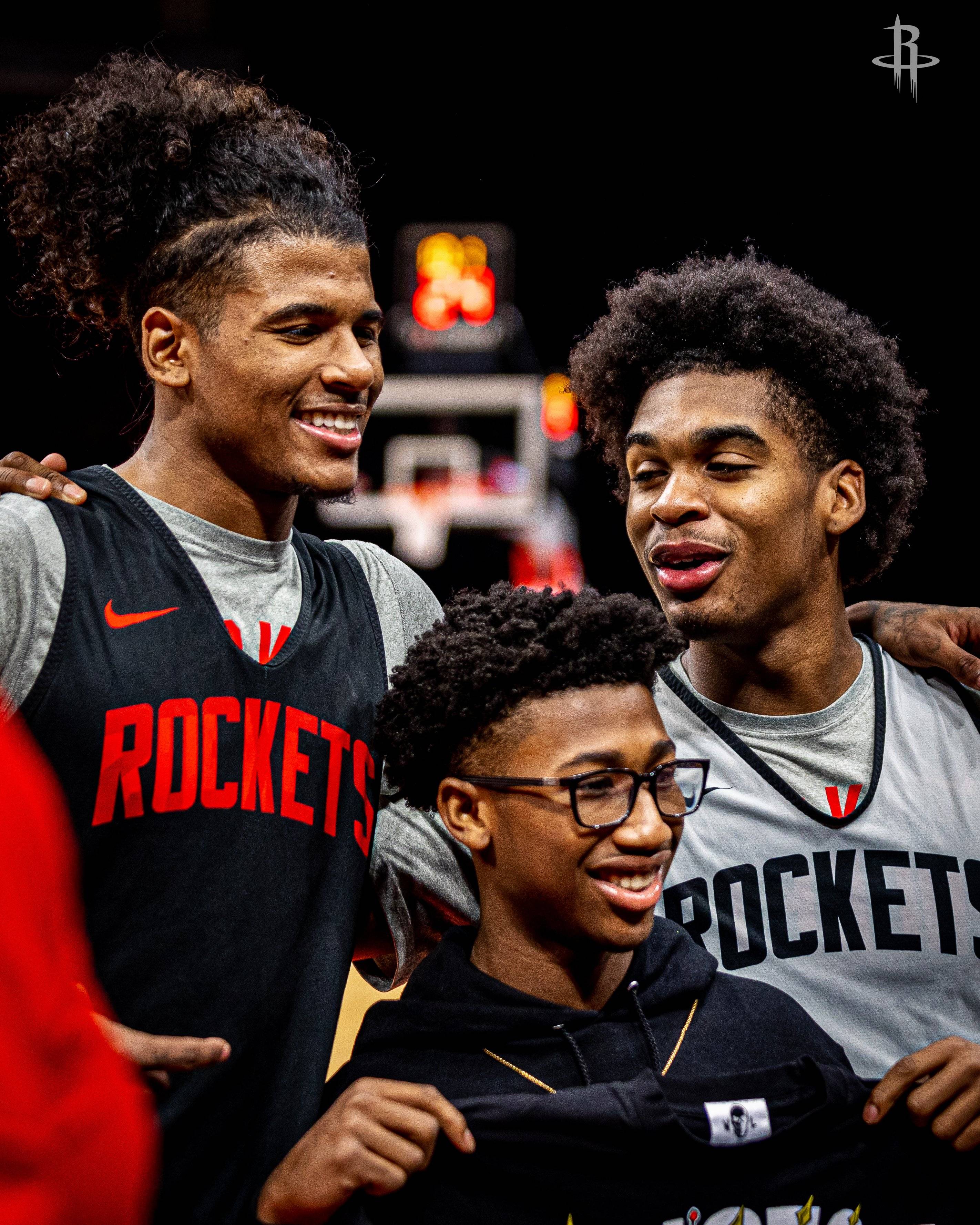 开云体育入口-包含休斯敦火箭训练开放日，今夜手感冰凉引欢呼，国王杯在即，赛程密集仍需轮换的词条