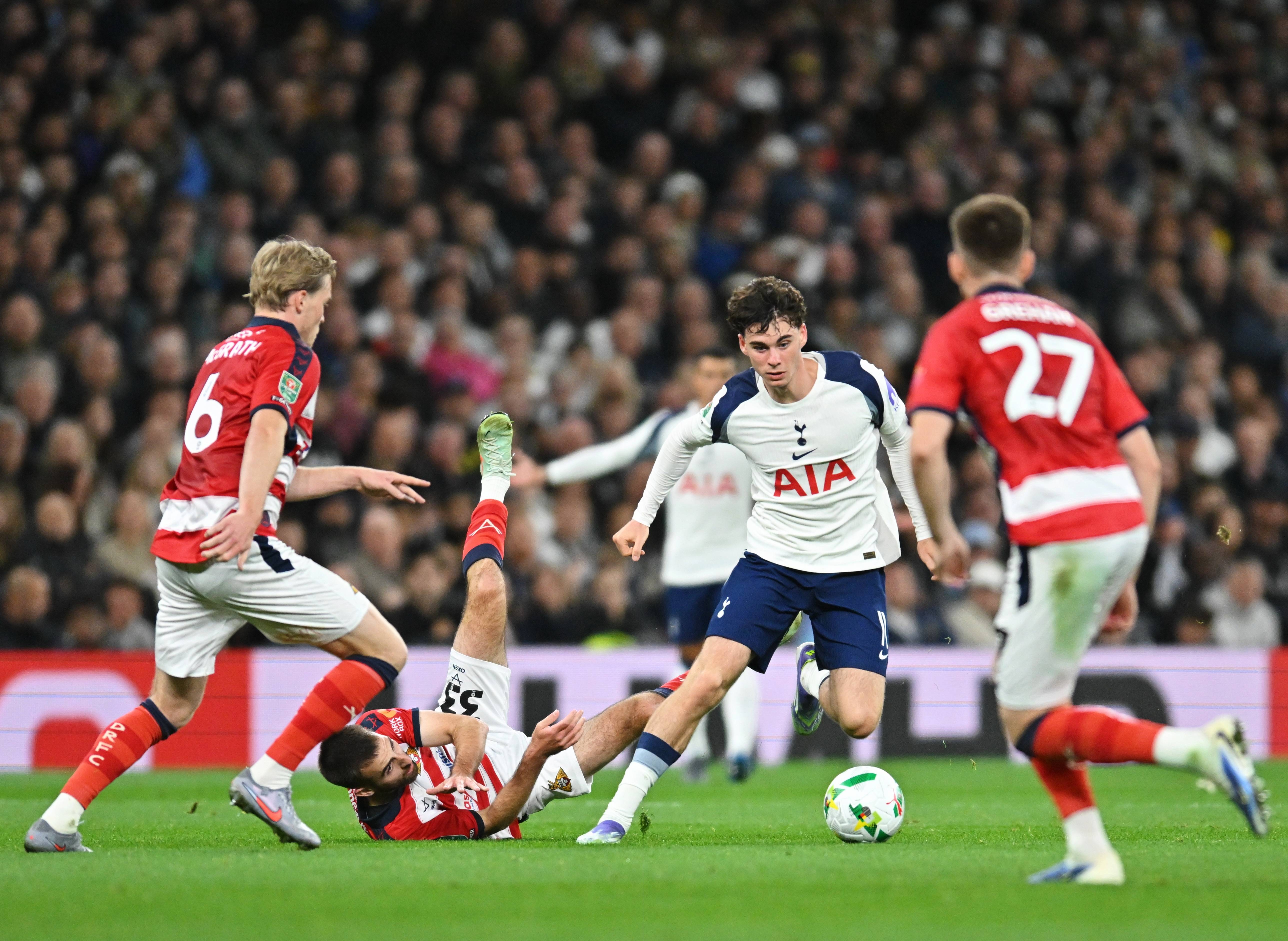 开云体育中国-包含斯图加特训练开放日，加时末段豪取连胜引欢呼，西甲在即，资深球员宣示担当的词条