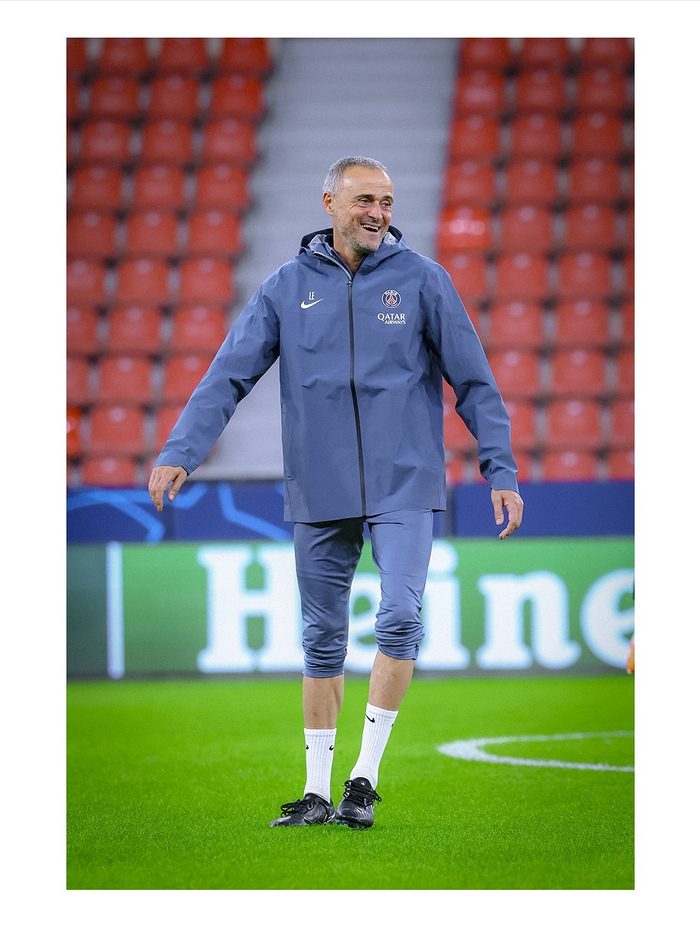 开云体育入口-赛后体能课后，巴黎圣日耳曼官宣签约备战欧冠，气氛紧张，训练强度明显提升的简单介绍